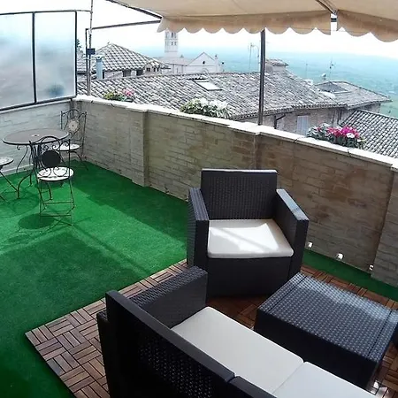 Lägenhet La Terrazza Di San Rufino