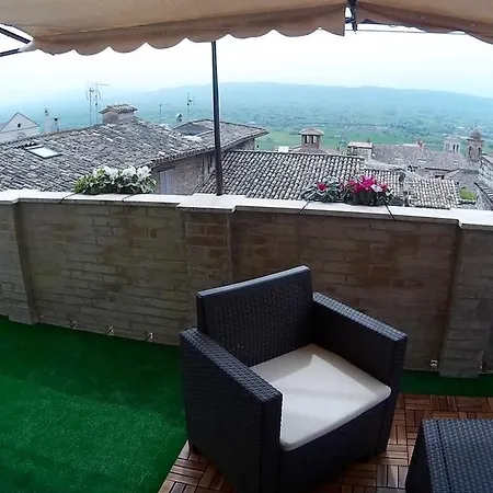 Lägenhet La Terrazza Di San Rufino *